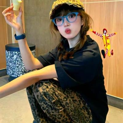 黑色十人之女 海报